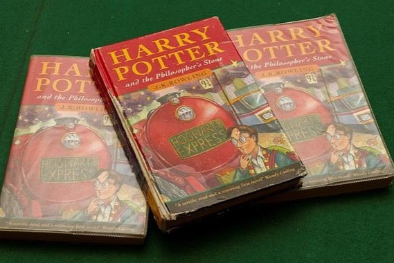 Bản in Harry Potter đầu tiên được bán đấu giá gần 11 tỷ đồng